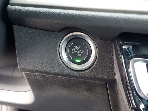 Used 2025 Chevrolet Traverse LT w/ Driver Confidence Package image 16