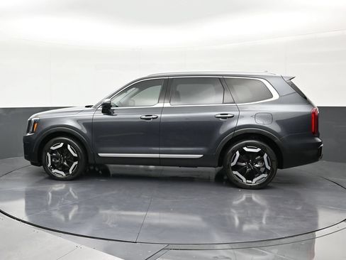Used 2024 Kia Telluride S FWD image 2