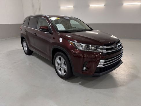 Used 2019 Toyota Highlander Limited AWD/4WD image 4