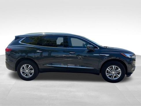 Used 2018 Buick Enclave Essence w/ Trailering Package FWD image 3