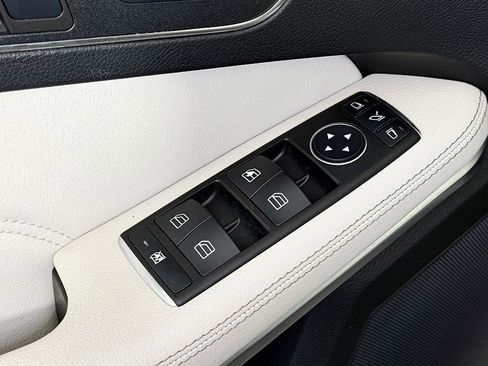 Used 2016 Mercedes-Benz E 350 4MATIC Luxury Wagon image 16