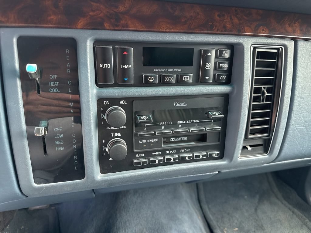 Used 1995 Cadillac Fleetwood Brougham RWD image 48