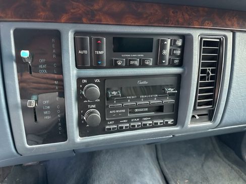 Used 1995 Cadillac Fleetwood Brougham RWD image 48