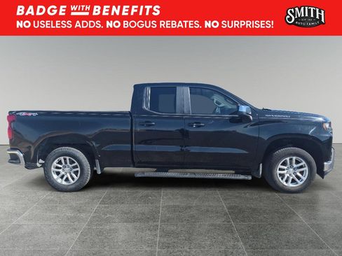 Used 2020 Chevrolet Silverado 1500 LT AWD/4WD image 3