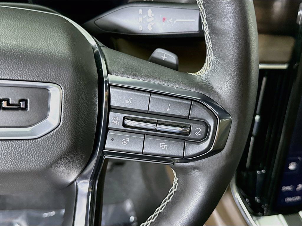 Used 2025 GMC Yukon Denali Ultimate AWD/4WD image 24