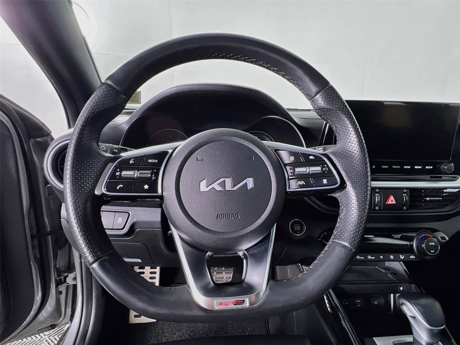 Used 2023 Kia Forte GT-Line w/ GT-Line Premium Package FWD image 12