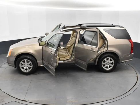 Used 2007 Cadillac SRX w/ Premium Seating Package image 7