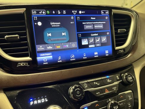 Used 2021 Chrysler Pacifica Touring-L image 23