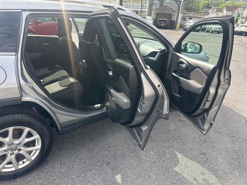 Used 2014 Jeep Cherokee Latitude w/ Comfort/Convenience Group AWD/4WD image 28
