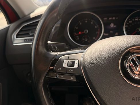 Used 2018 Volkswagen Tiguan SEL image 27