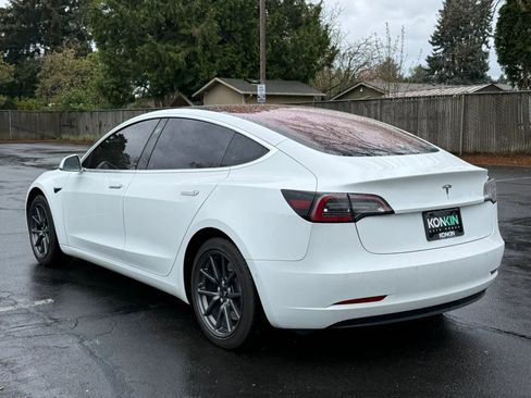 Used 2018 Tesla Model 3 Mid Range image 5