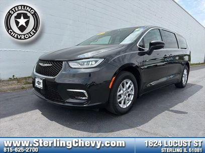 Used 2023 Chrysler Pacifica Touring-L