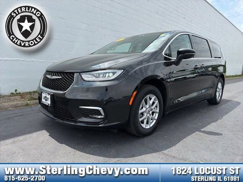 Used 2023 Chrysler Pacifica Touring-L FWD image 1