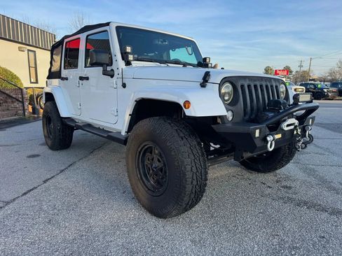 Used 2017 Jeep Wrangler Unlimited Sahara AWD/4WD image 5