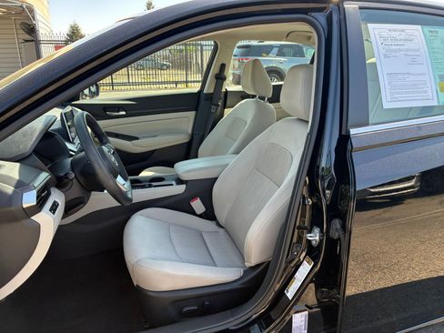 Used 2025 Nissan Altima 2.5 SV image 27