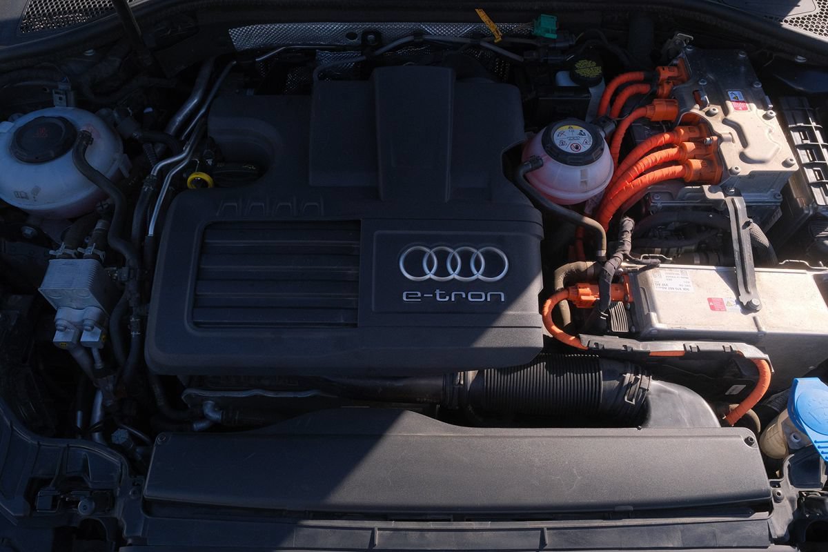 Used 2018 Audi A3 e-tron Premium FWD image 9