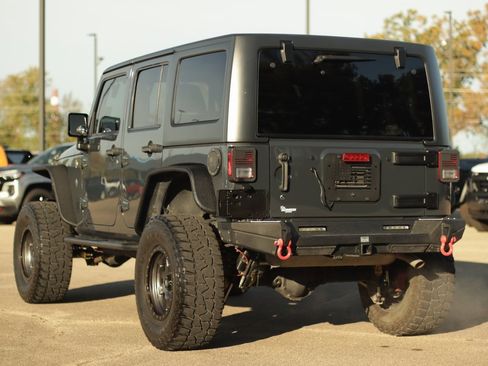 Used 2016 Jeep Wrangler Unlimited Rubicon w/ Connectivity Group image 5