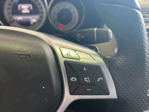 Used 2014 Mercedes-Benz E 550 4MATIC Sedan image 44