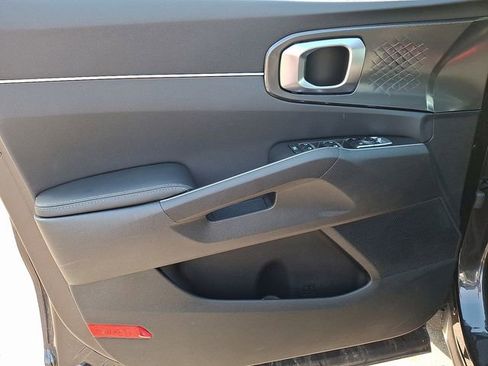Used 2025 Kia Sorento S w/ Panoramic Sunroof Package image 12
