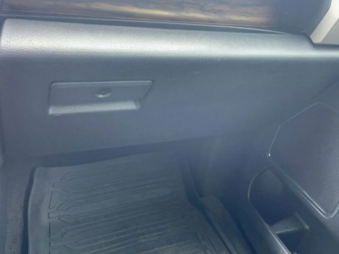 Used 2019 Ford F150 Lariat w/ Equipment Group 502A Luxury AWD/4WD image 16