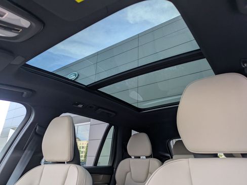 New 2026 Volvo XC90 B6 Plus w/ Protection Package Premier image 13