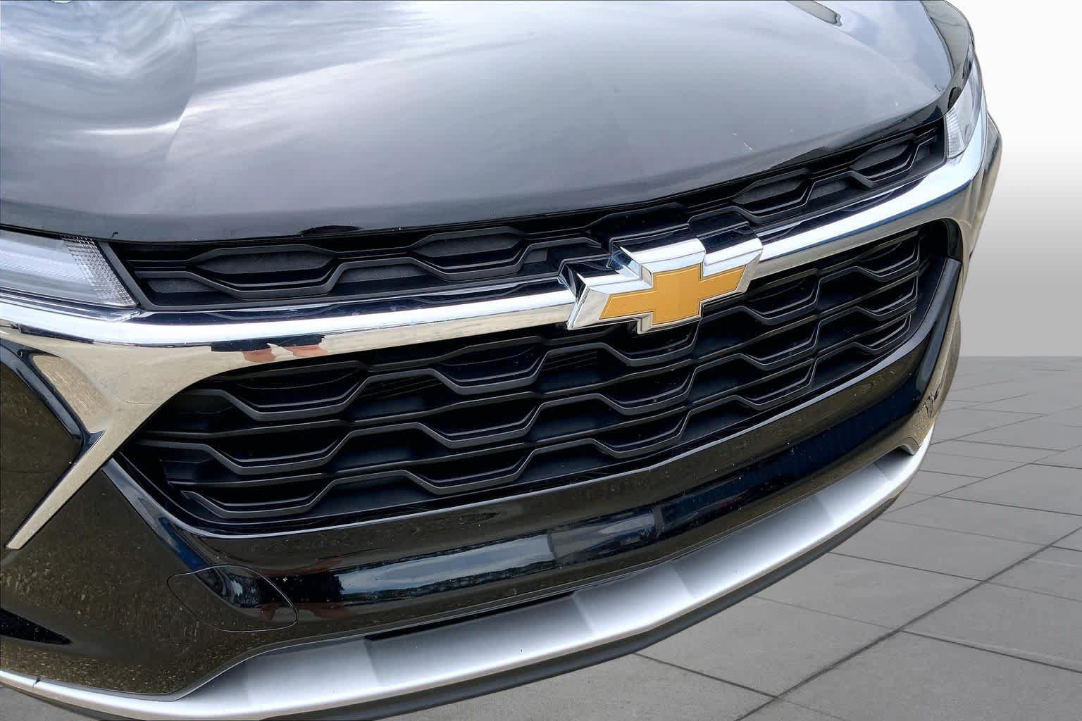 Used 2025 Chevrolet Trax LT FWD image 30