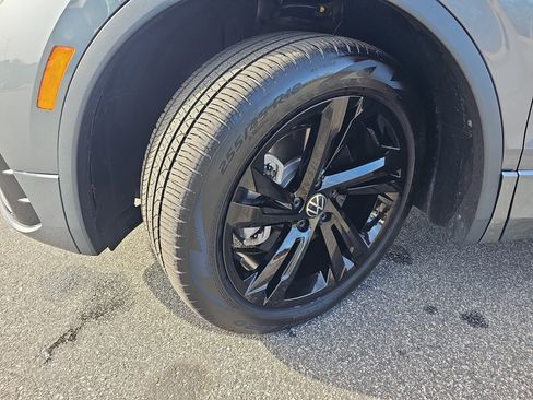 Used 2024 Volkswagen Tiguan SE R-Line image 32