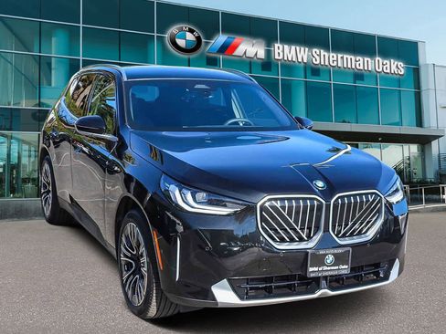 Used 2025 BMW X3 xDrive30i w/ Convenience Package image 3