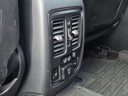 Used 2019 Jeep Grand Cherokee Limited w/ Luxury Group II image 29