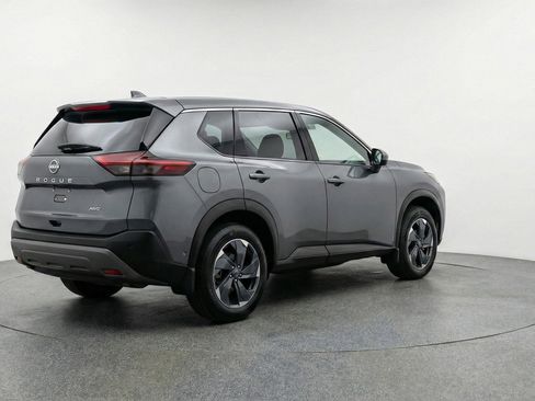 Used 2025 Nissan Rogue SV image 9