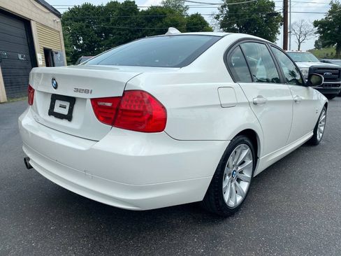 Used 2011 BMW 328i xDrive Sedan w/ Premium Pkg 2 AWD/4WD image 3