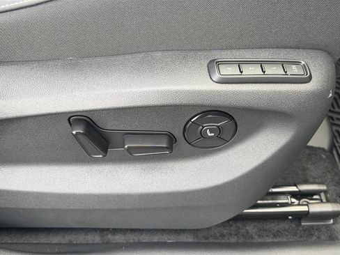 Used 2026 Volkswagen Tiguan SEL R-Line AWD/4WD image 40