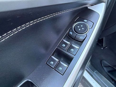 Used 2021 Ford Explorer XLT w/ Equipment Group 202A AWD/4WD image 12
