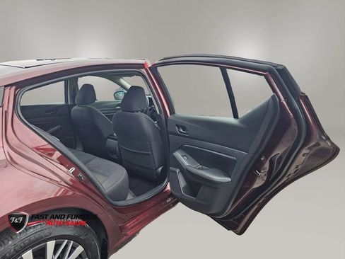 Used 2025 Nissan Altima 2.5 SV FWD image 12