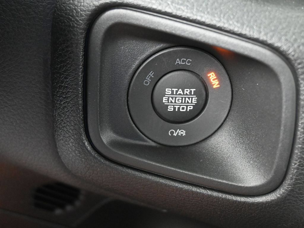 Used 2025 Jeep Gladiator Sport AWD/4WD image 22