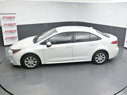 Used 2022 Toyota Corolla LE FWD image 13