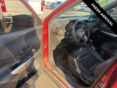 Used 2020 Nissan Kicks SR w/ SR Premium Package FWD image 4