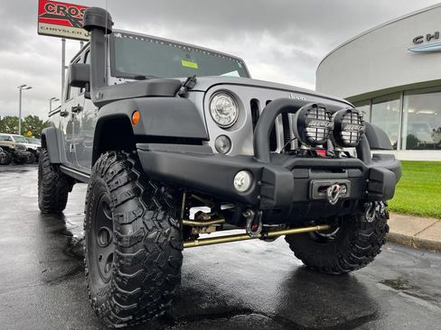 Used 2014 Jeep Wrangler Unlimited Rubicon w/ Connectivity Group AWD/4WD image 45