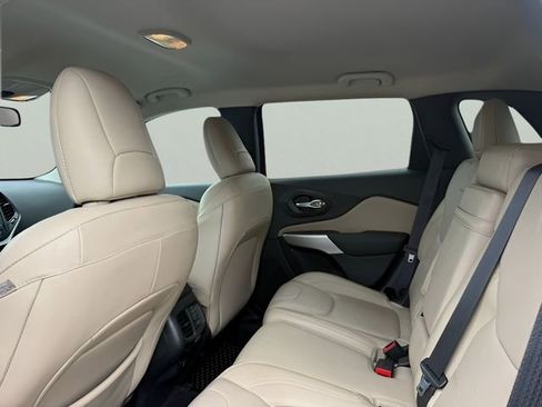 Used 2017 Jeep Cherokee Latitude w/ True North Edition image 10