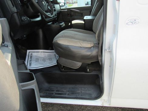 Used 2016 Chevrolet Express 2500 RWD image 29