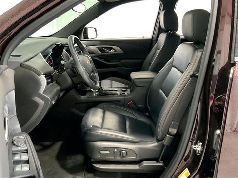 Used 2023 Chevrolet Traverse LT image 15