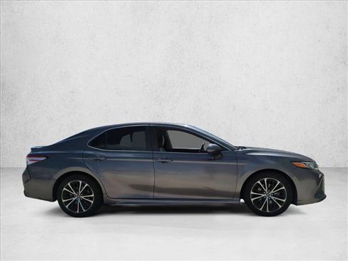 Used 2020 Toyota Camry SE FWD image 4