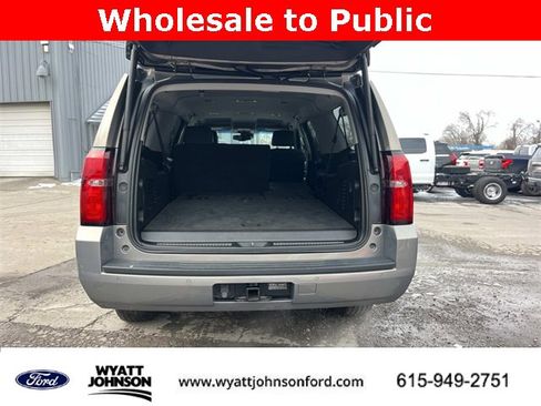 Used 2018 Chevrolet Suburban LT image 12