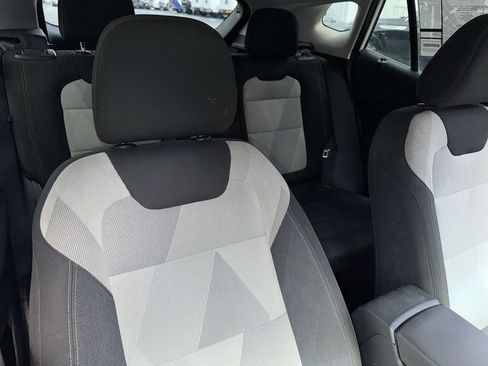 Used 2025 Chevrolet Trax LS w/ LS Convenience Package FWD image 34