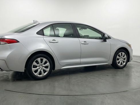 Used 2025 Toyota Corolla LE image 9