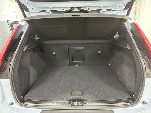 Used 2025 Volvo XC40 B5 Core image 7