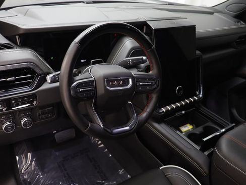 Used 2025 GMC Yukon AT4 Ultimate image 6