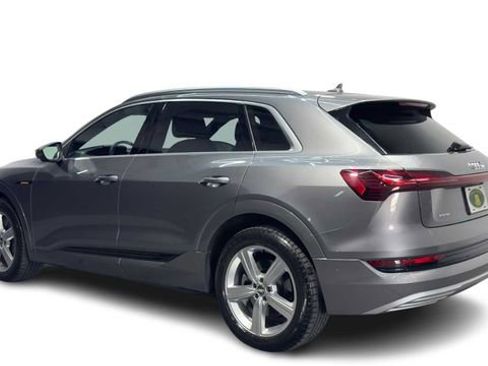 Used 2019 Audi e-tron Prestige w/ Prestige Package AWD/4WD image 4