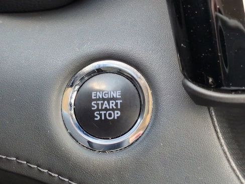 Used 2023 Toyota Highlander XLE FWD image 28
