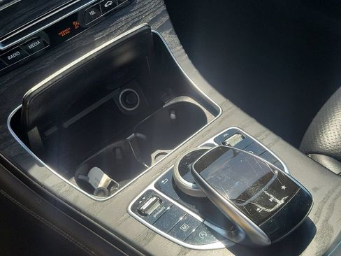 Used 2018 Mercedes-Benz GLC 300 4MATIC image 33